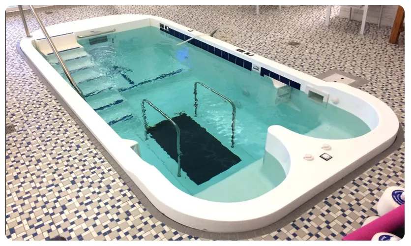 استخر آب درمانی کوچک